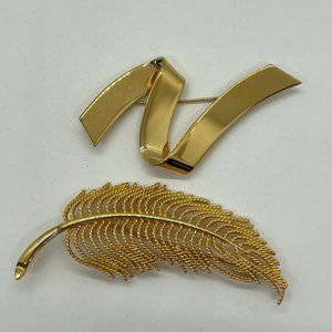 Lot of (2) Vintage Signed MONET Gold Tone Leaf & Ribbon Brooches Pins